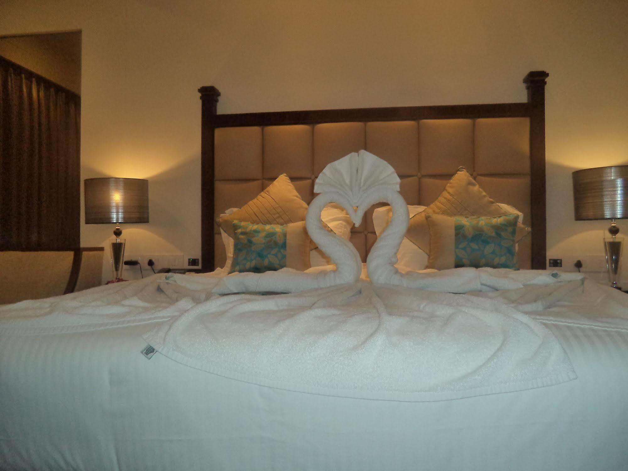 Country Inn & Suites By Radisson, Bathinda Extérieur photo